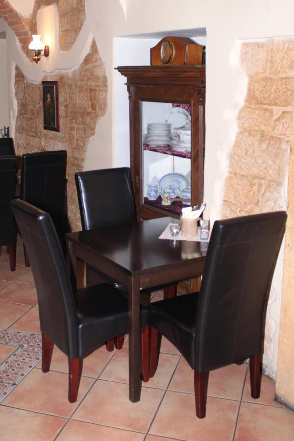 Hotel Kralovsky Dvur Hořice エクステリア 写真