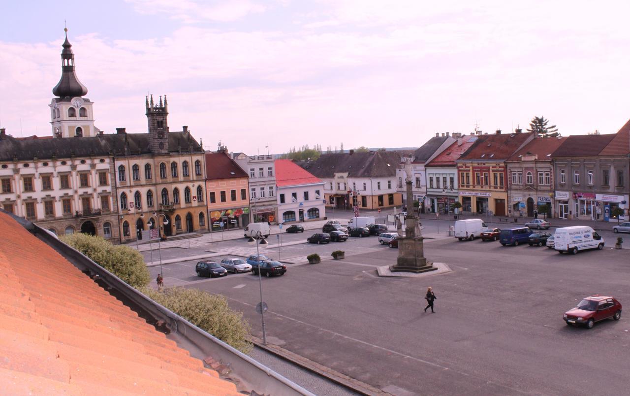 Hotel Kralovsky Dvur Hořice エクステリア 写真