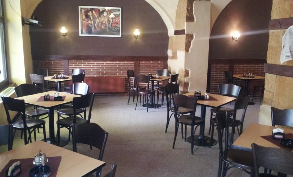 Hotel Kralovsky Dvur Hořice エクステリア 写真